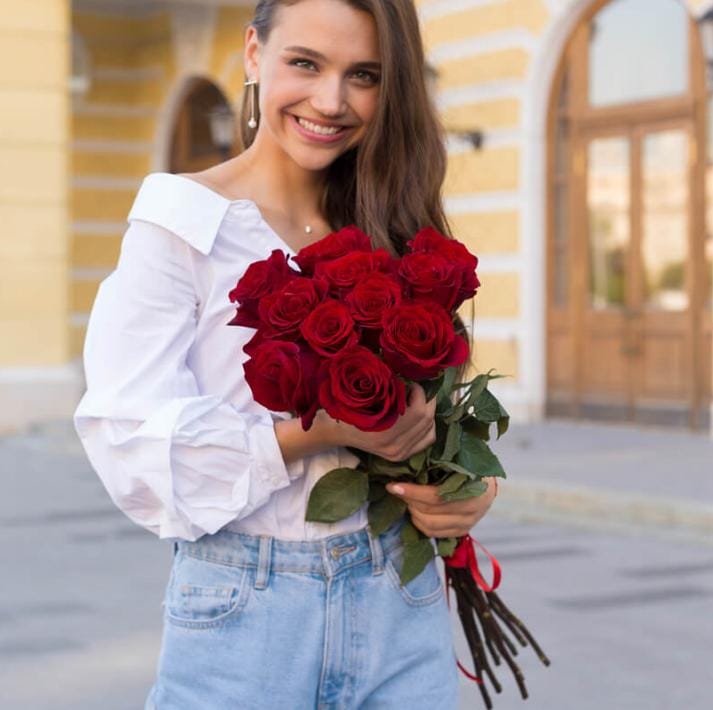 11 красных роз эквадор