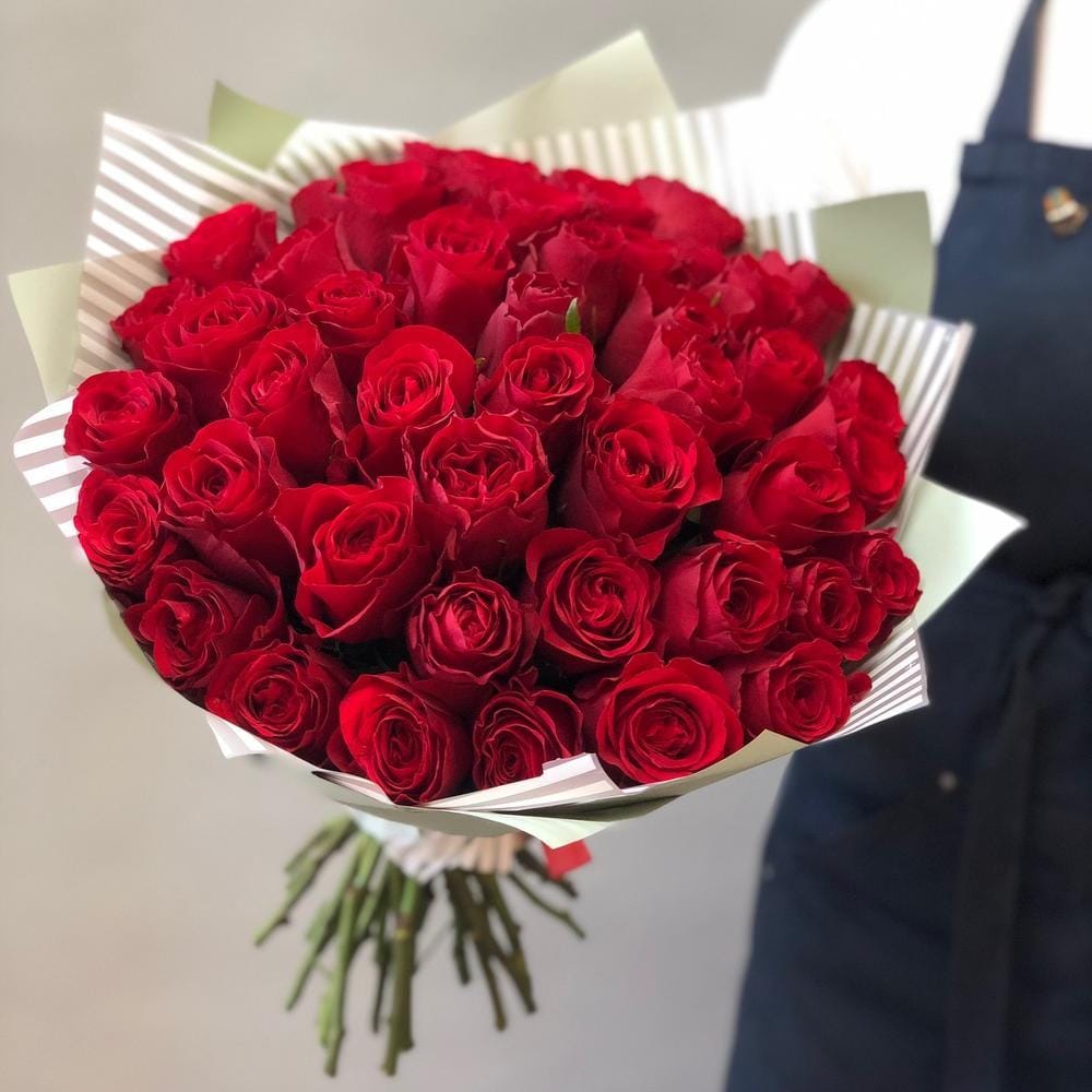 45 красных роз