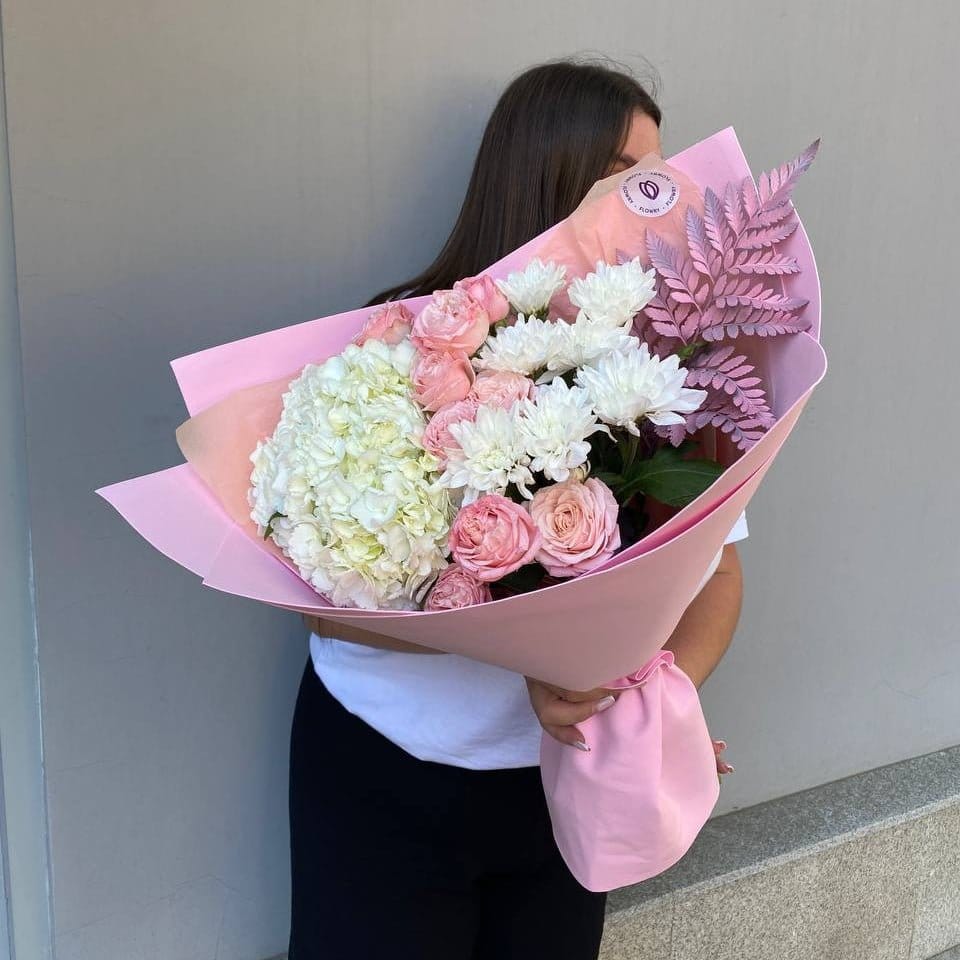 сборный букет с гортензией